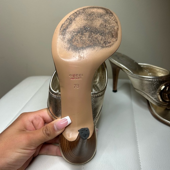 GUCCI Britt Gold Leather Thong Heel Sandals - Size 7 - Picture 5 of 5